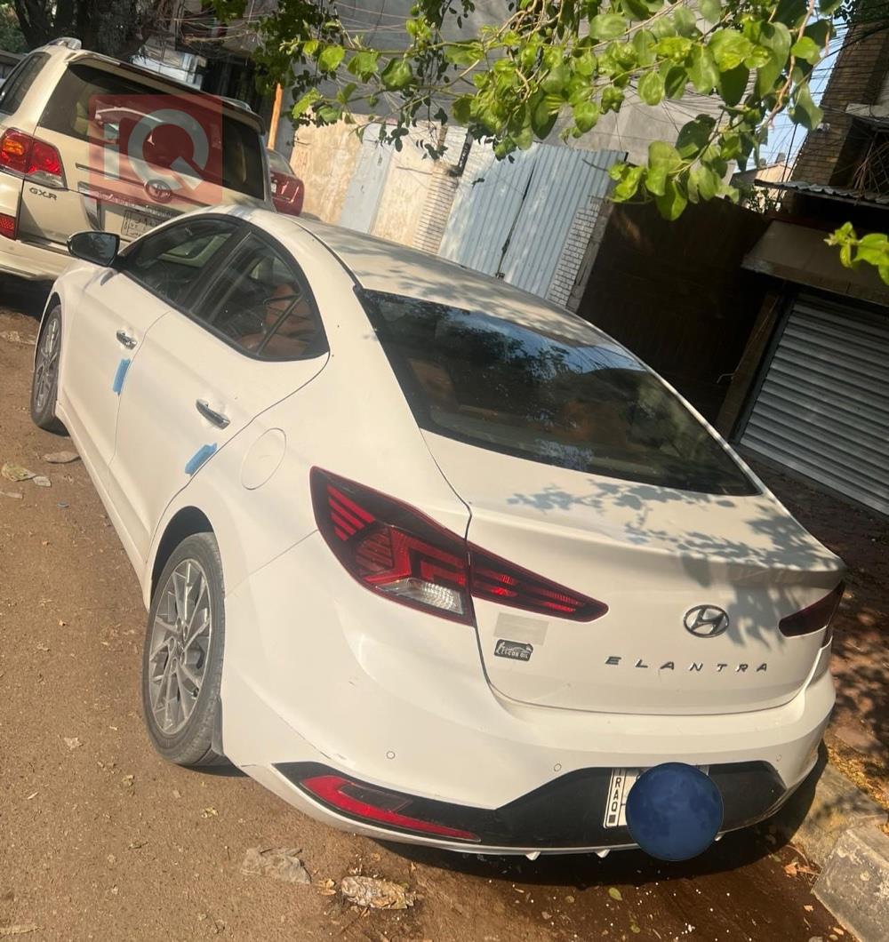 هیوندای ئەلەنترا